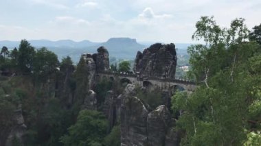 Prag Çek Cumhuriyeti 'nin başkenti ve en büyük şehridir. Geçmişte Çekoslovakya 'nın da başkentiydi. Merkez Bohemya 'daki Vltava Nehri üzerinde yer almaktadır ve 1.2 milyon nüfusa sahiptir..