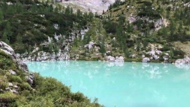 Dolomites grubu İtalya 'nın Belluno, Güney Tyrol ve Trentino bölgelerinde yer almaktadır. 2009 yılında Dünya Mirası olarak ilan edildi..