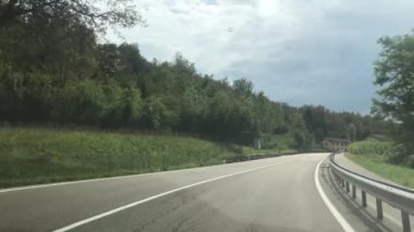 Dolomites grubu İtalya 'nın Belluno, Güney Tyrol ve Trentino bölgelerinde yer almaktadır. 2009 yılında Dünya Mirası olarak ilan edildi..