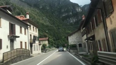 Dolomites grubu İtalya 'nın Belluno, Güney Tyrol ve Trentino bölgelerinde yer almaktadır. 2009 yılında Dünya Mirası olarak ilan edildi..