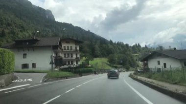 Dolomites grubu İtalya 'nın Belluno, Güney Tyrol ve Trentino bölgelerinde yer almaktadır. 2009 yılında Dünya Mirası olarak ilan edildi..