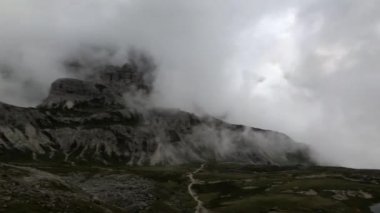 Dolomites grubu İtalya 'nın Belluno, Güney Tyrol ve Trentino bölgelerinde yer almaktadır. 2009 yılında Dünya Mirası olarak ilan edildi..