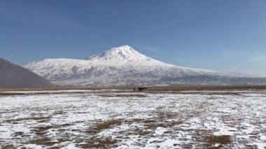 Cildir Gölü ve Ararat Dağı manzarası