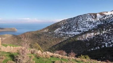 Van 'ın Altnsa Köyü' nde yer alan bina Van Gölü 'ne bakan bir vadinin yamacına inşa edildi. Kilise 13. yüzyıldan öncesine dayanıyor..