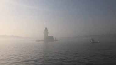 Bakire Kulesi dünyanın en çok fotoğraflanan yerlerinden biri, sisli bir gün..
