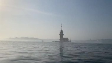 Bakire Kulesi dünyanın en çok fotoğraflanan yerlerinden biri, sisli bir gün..