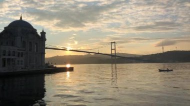 Ortakoy Camii İstanbul 'un en güzel camilerinden biridir.
