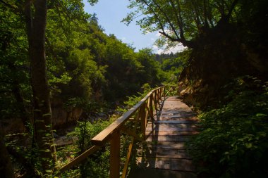 Valla kanyonu, Kastamonu 'nun Pnarbasi ilçesine bağlı Muratbasi köyü sınırları içinde yer almaktadır..