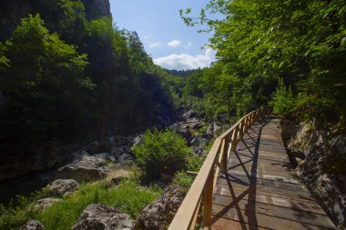 Valla kanyonu, Kastamonu 'nun Pnarbasi ilçesine bağlı Muratbasi köyü sınırları içinde yer almaktadır..