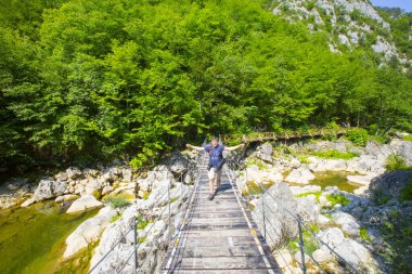 Valla kanyonu, Kastamonu 'nun Pnarbasi ilçesine bağlı Muratbasi köyü sınırları içinde yer almaktadır..