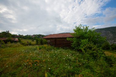 Valla kanyonu, Kastamonu 'nun Pnarbasi ilçesine bağlı Muratbasi köyü sınırları içinde yer almaktadır..