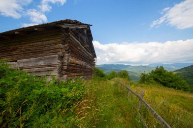 Valla kanyonu, Kastamonu 'nun Pnarbasi ilçesine bağlı Muratbasi köyü sınırları içinde yer almaktadır..