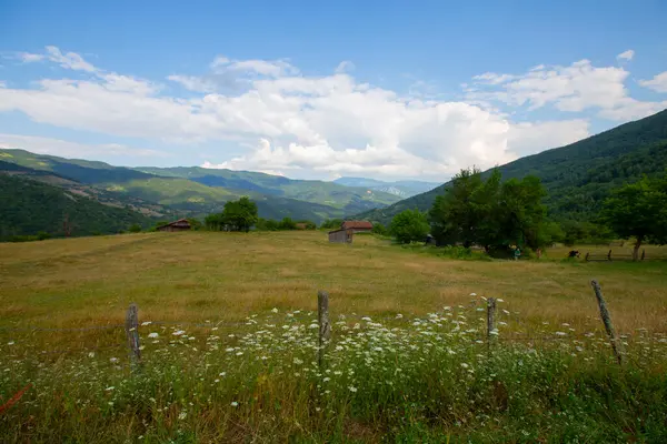 Valla kanyonu, Kastamonu 'nun Pnarbasi ilçesine bağlı Muratbasi köyü sınırları içinde yer almaktadır..