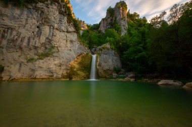 Kastamonu Pnarba 'dan 12 kilometre uzaklıktaki Ilca Köyü sınırları içinde yer alan lica Şelalesi 15 metre yükseklikten düşer..