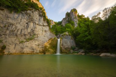 Kastamonu Pnarba 'dan 12 kilometre uzaklıktaki Ilca Köyü sınırları içinde yer alan lica Şelalesi 15 metre yükseklikten düşer..