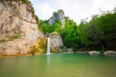Kastamonu Pnarba 'dan 12 kilometre uzaklıktaki Ilca Köyü sınırları içinde yer alan lica Şelalesi 15 metre yükseklikten düşer..