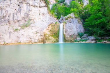 Kastamonu Pnarba 'dan 12 kilometre uzaklıktaki Ilca Köyü sınırları içinde yer alan lica Şelalesi 15 metre yükseklikten düşer..