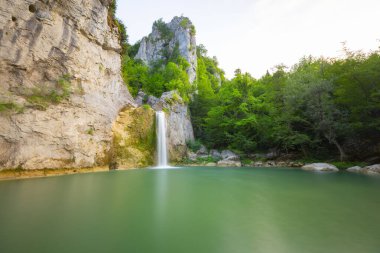 Kastamonu Pnarba 'dan 12 kilometre uzaklıktaki Ilca Köyü sınırları içinde yer alan lica Şelalesi 15 metre yükseklikten düşer..