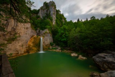 Kastamonu Pnarba 'dan 12 kilometre uzaklıktaki Ilca Köyü sınırları içinde yer alan lica Şelalesi 15 metre yükseklikten düşer..