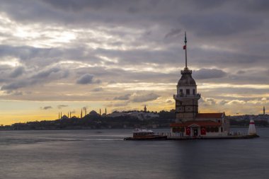 İstanbul 'da Bakire Kulesi' nde günbatımı