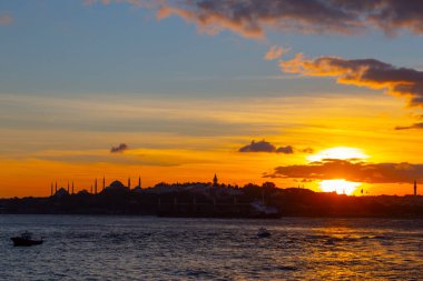İstanbul 'da Bakire Kulesi' nde günbatımı