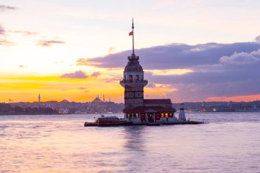 İstanbul 'da Bakire Kulesi' nde günbatımı