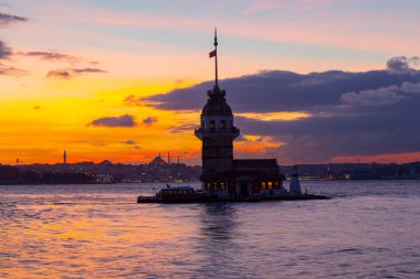 İstanbul 'da Bakire Kulesi' nde günbatımı