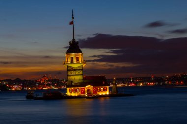İstanbul 'da Bakire Kulesi' nde günbatımı