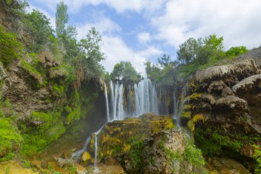 Yerkpr Şelalesi, Konya 'nın merkezinden 110 kilometre uzaklıktaki Hadim Bölgesi' nde bulunan Gksu Nehri üzerinde yer alan ünlü bir şelaledir..