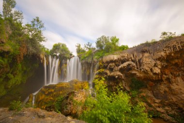 Yerkpr Şelalesi, Konya 'nın merkezinden 110 kilometre uzaklıktaki Hadim Bölgesi' nde bulunan Gksu Nehri üzerinde yer alan ünlü bir şelaledir..