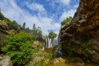 Yerkpr Waterfall is a famous waterfall located on the Gksu River in the Hadim District of Konya, 110 kilometers away from the center of Konya. clipart