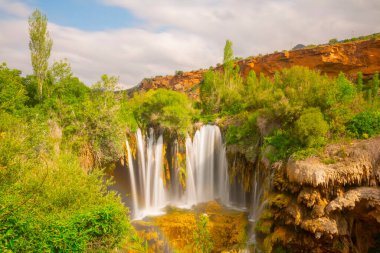 Yerkpr Şelalesi, Konya 'nın merkezinden 110 kilometre uzaklıktaki Hadim Bölgesi' nde bulunan Gksu Nehri üzerinde yer alan ünlü bir şelaledir..