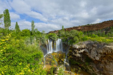 Yerkpr Şelalesi, Konya 'nın merkezinden 110 kilometre uzaklıktaki Hadim Bölgesi' nde bulunan Gksu Nehri üzerinde yer alan ünlü bir şelaledir..