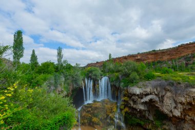 Yerkpr Şelalesi, Konya 'nın merkezinden 110 kilometre uzaklıktaki Hadim Bölgesi' nde bulunan Gksu Nehri üzerinde yer alan ünlü bir şelaledir..