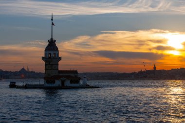 İstanbul, İstanbul 'da bulunan Skdar kıyılarından 200 m (220 yd) uzaklıkta, Boğaz Boğazı' nın güney girişindeki küçük bir adada bir kule..