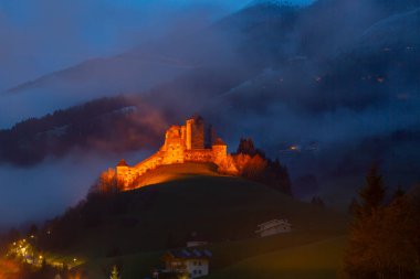Tyrol, Avusturya. pustertal Vadisi'nde heinfels Kalesi