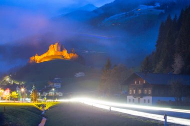 Tyrol, Avusturya. pustertal Vadisi'nde heinfels Kalesi