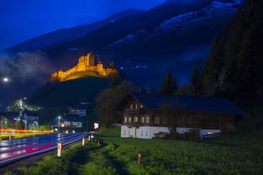 Tyrol, Avusturya. pustertal Vadisi'nde heinfels Kalesi