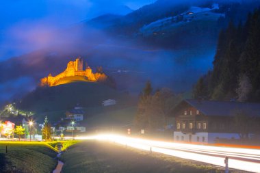 Tyrol, Avusturya. pustertal Vadisi'nde heinfels Kalesi