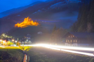 Tyrol, Avusturya. pustertal Vadisi'nde heinfels Kalesi