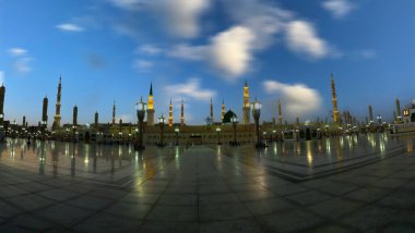 Medine Munawwarah, İslam Devleti 'nin ilk başkenti olan Arap Yarımadası' nın Hejaz bölgesindeki iki kutsal şehirden biridir..