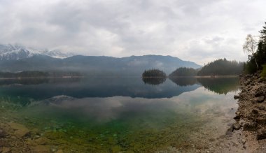 Elbsee, Immenhofen 'den göl boyunca uzanan köprülerden geçmek kolay bir yoldur..