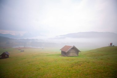Güzel bir yer olan Geroldsee 'ye giden bir patika var..