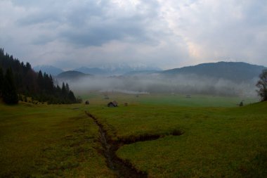 A field path leads to the beautifully situated Geroldsee. clipart