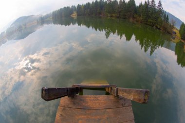 Güzel bir yer olan Geroldsee 'ye giden bir patika var..