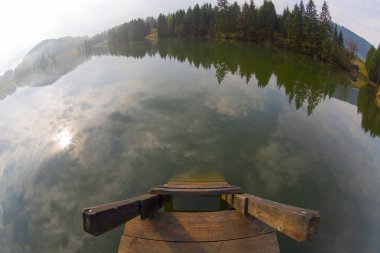 Güzel bir yer olan Geroldsee 'ye giden bir patika var..