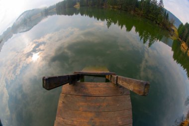 Güzel bir yer olan Geroldsee 'ye giden bir patika var..