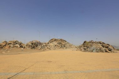 Arafat, insan türünün geçici evi olan Dünya ile ilk karşılaştığı yer..