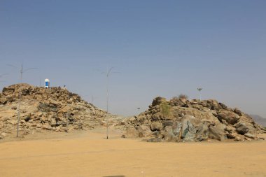 Arafat, insan türünün geçici evi olan Dünya ile ilk karşılaştığı yer..