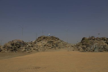 Arafat, insan türünün geçici evi olan Dünya ile ilk karşılaştığı yer..